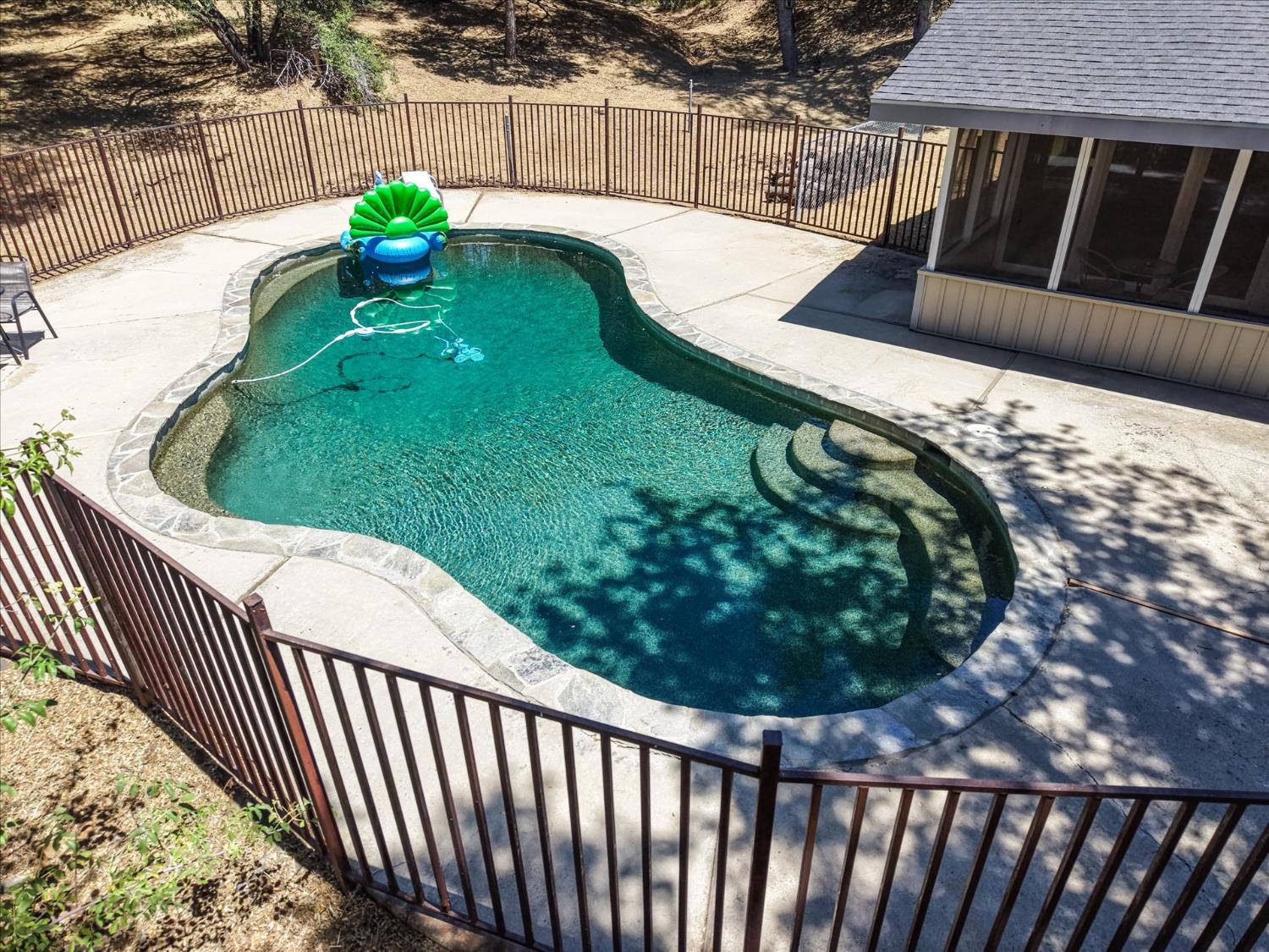 49020 Manzanita Rd, Oakhurst, CA 93644