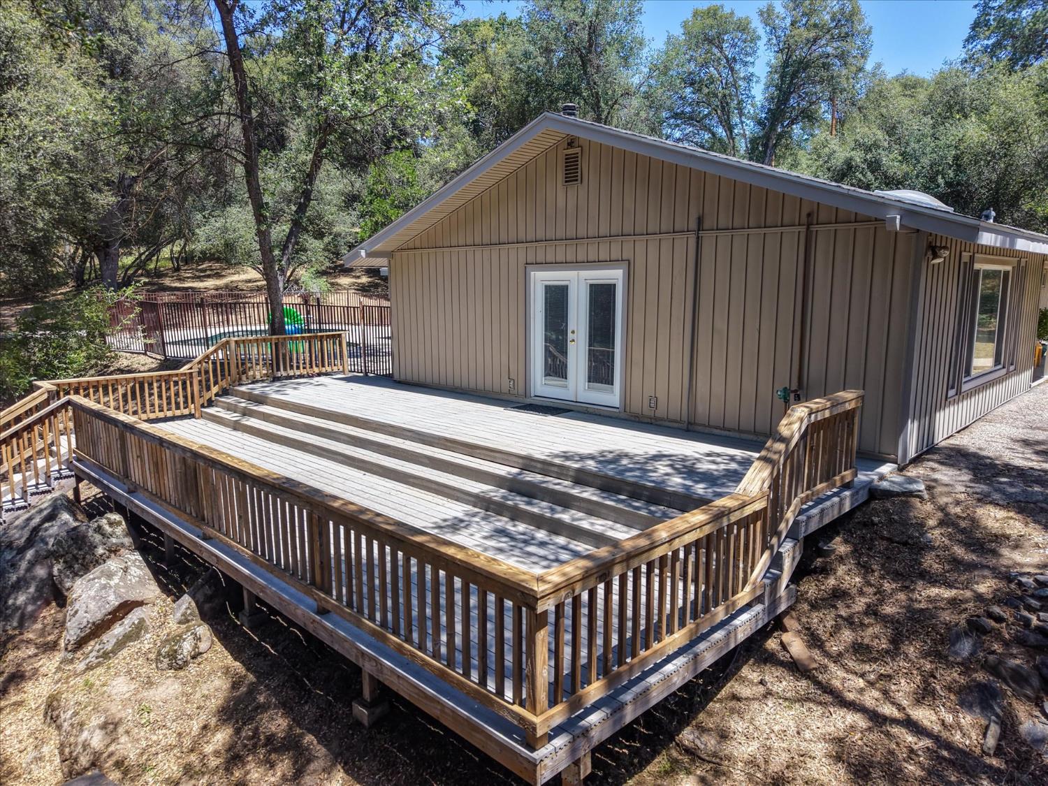 49020 Manzanita Rd, Oakhurst, CA 93644
