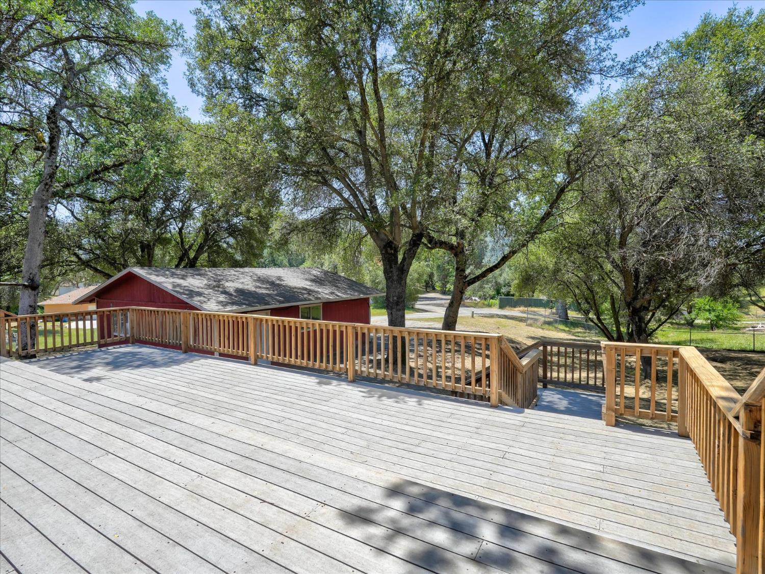 49020 Manzanita Rd, Oakhurst, CA 93644