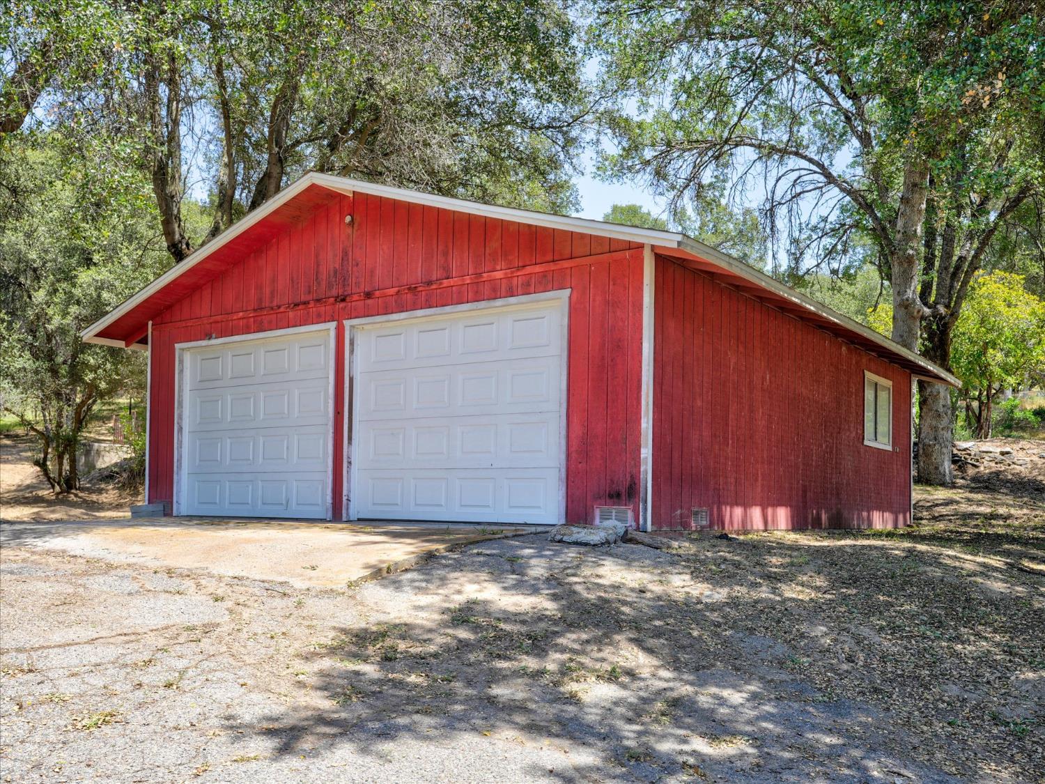 49020 Manzanita Rd, Oakhurst, CA 93644