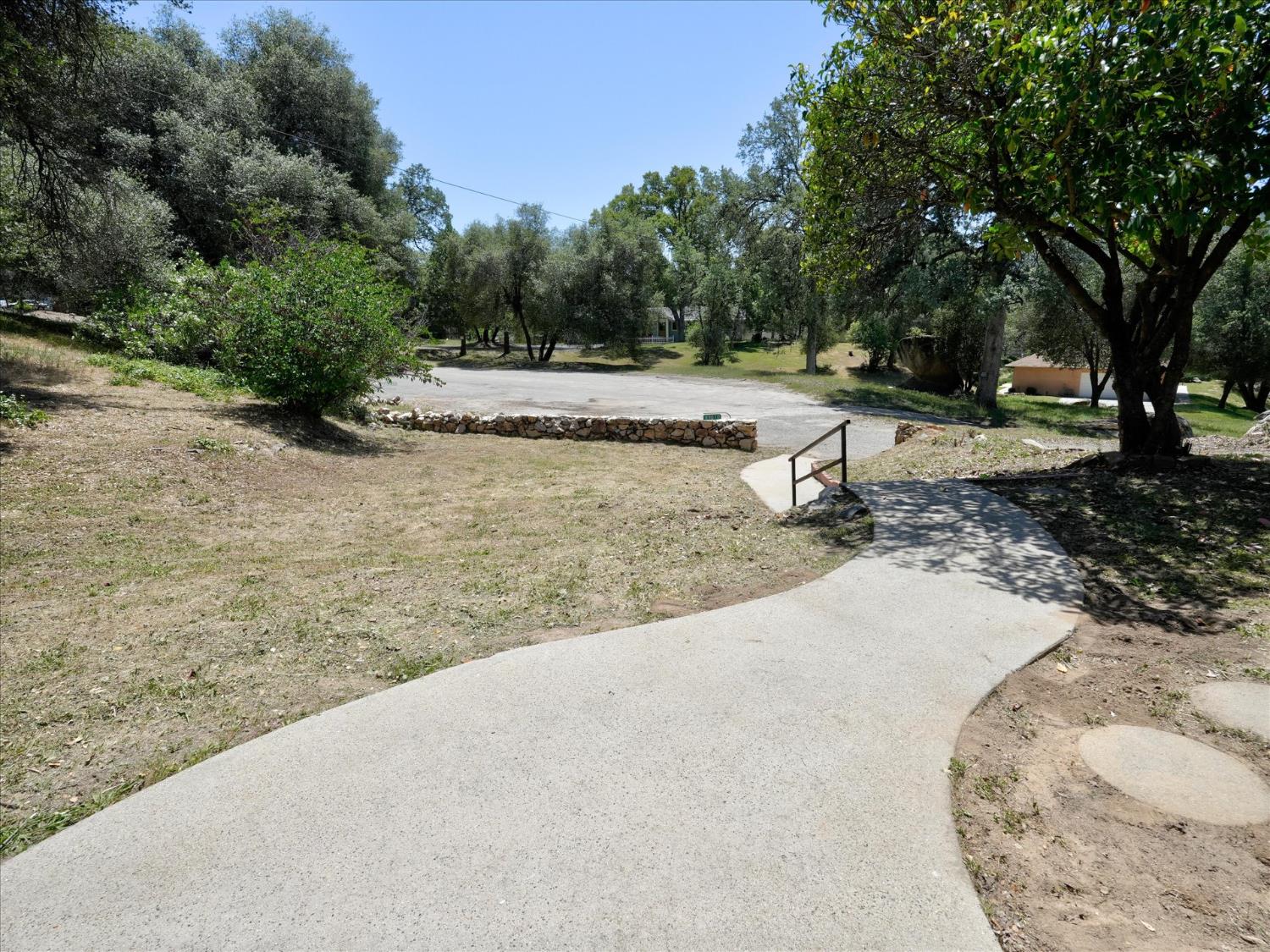 49020 Manzanita Rd, Oakhurst, CA 93644