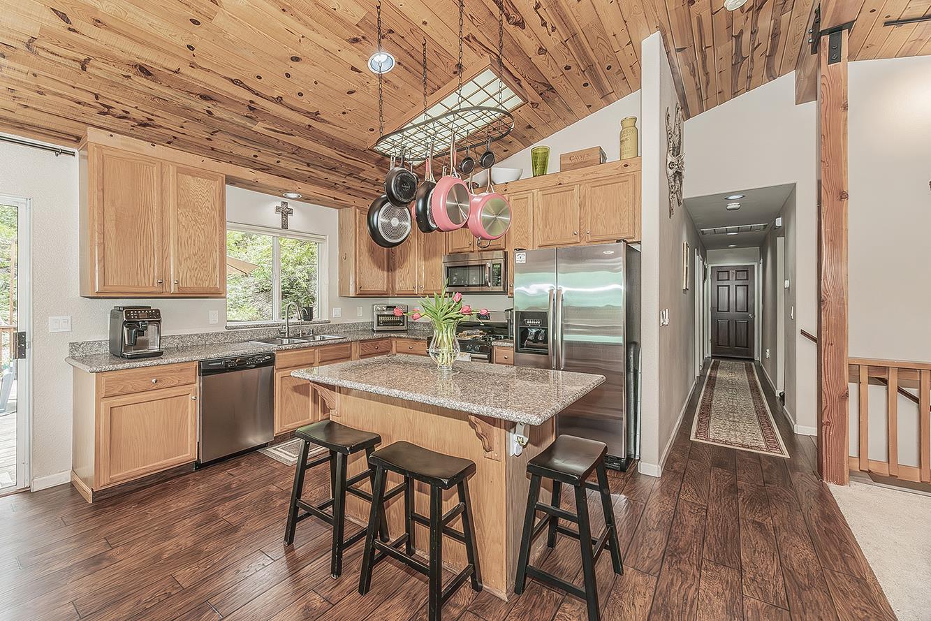 40975 Cold Springs Ln, Shaver Lake, CA 93664