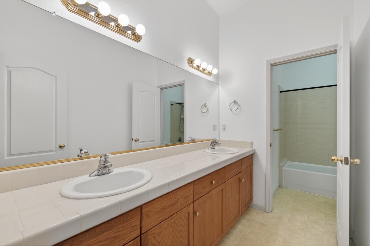 2644 Bellaire Ave, Clovis, CA 93611
