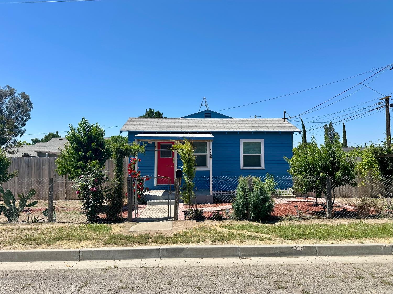 440 S 13th St, Chowchilla, CA 93610