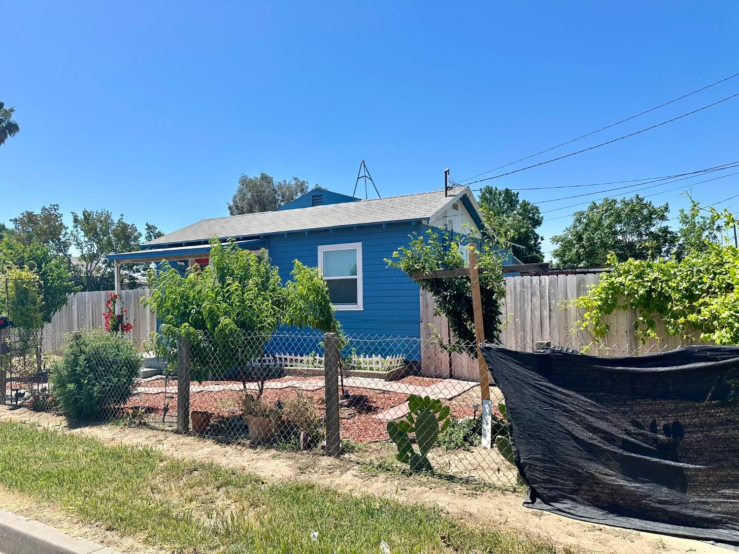 440 S 13th St, Chowchilla, CA 93610