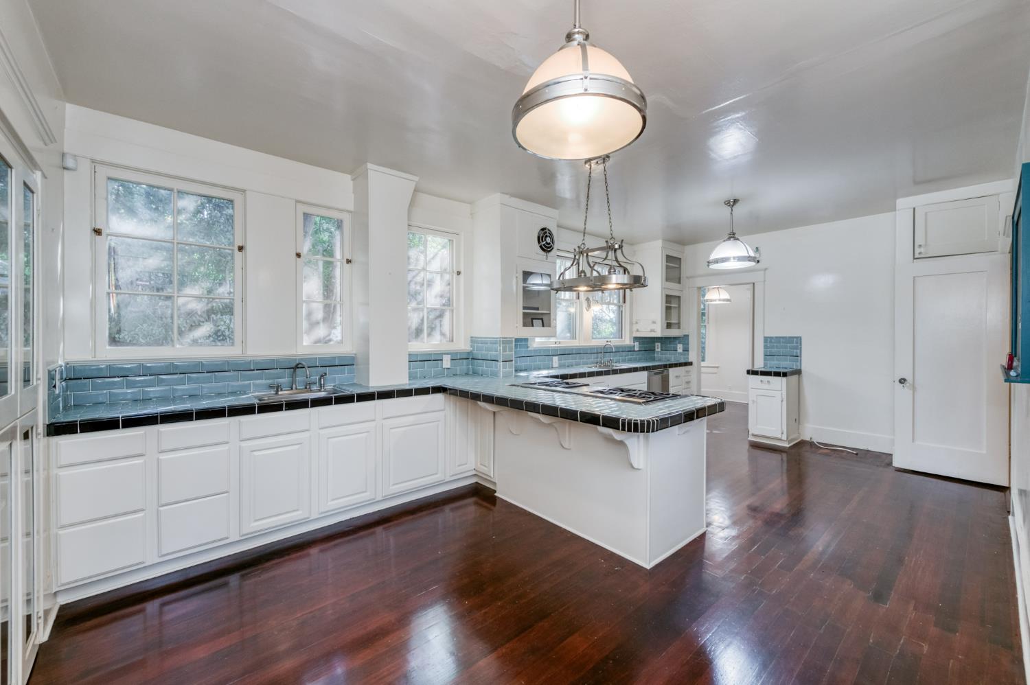 605 E Home Ave, Fresno, CA 93728