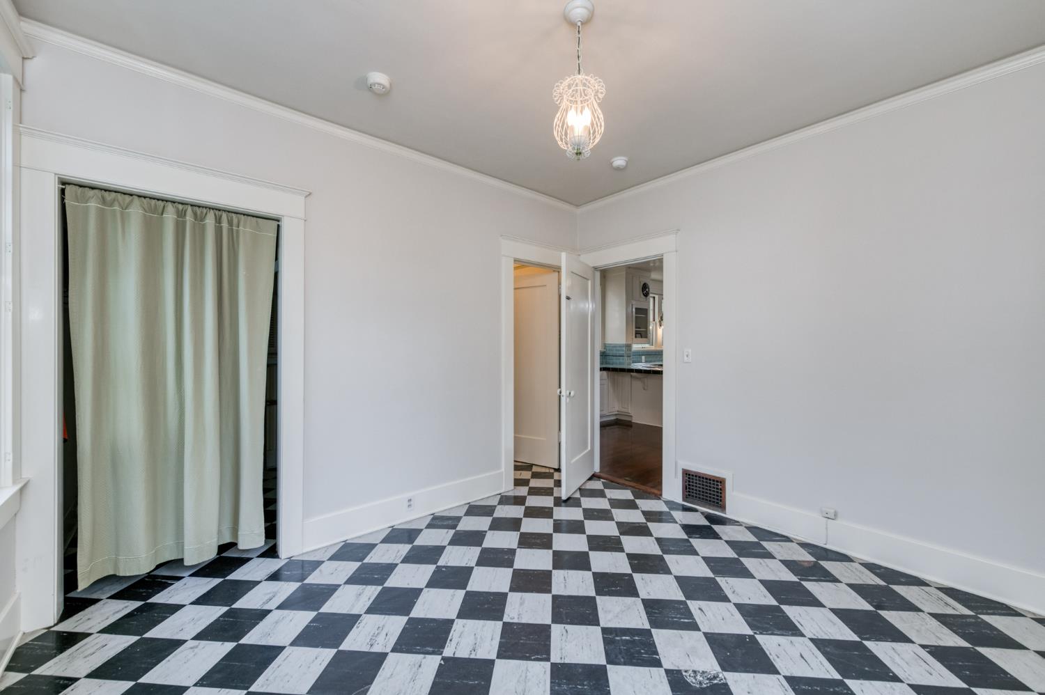 605 E Home Ave, Fresno, CA 93728