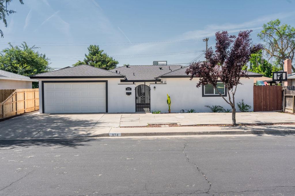 974 W Fairmont, Clovis, CA 93612
