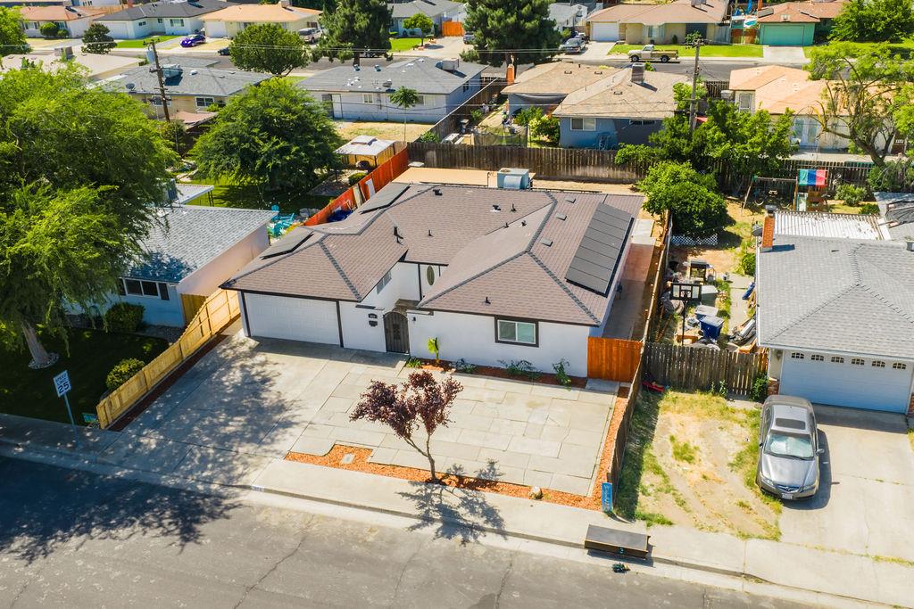 974 W Fairmont, Clovis, CA 93612