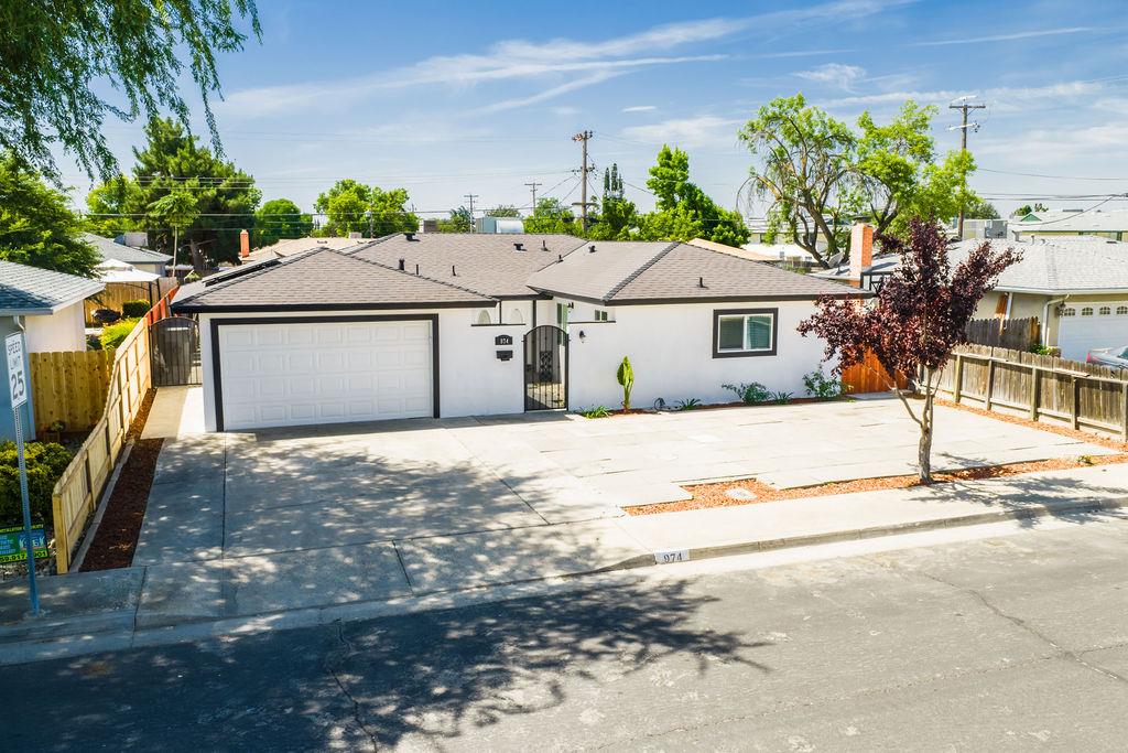 974 W Fairmont, Clovis, CA 93612