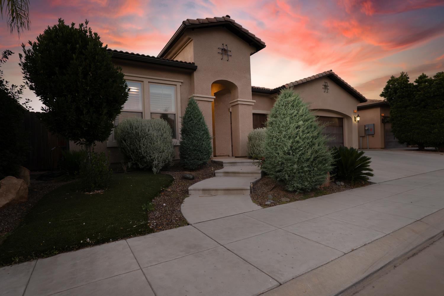 6638 W Kadota Ave, Fresno, CA 93723