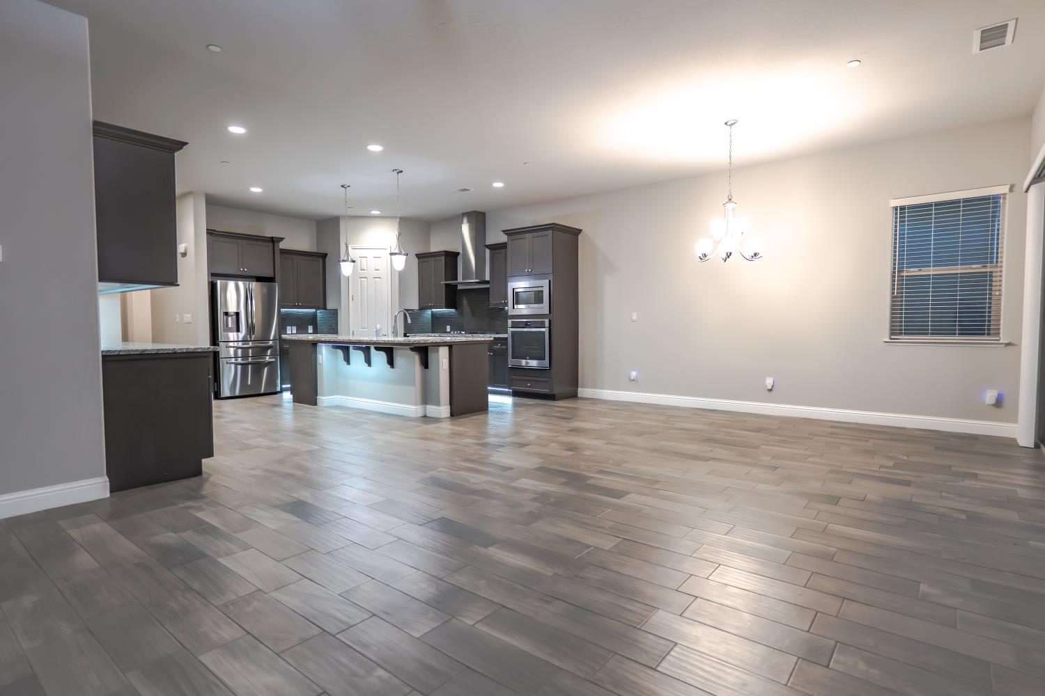 6638 W Kadota Ave, Fresno, CA 93723