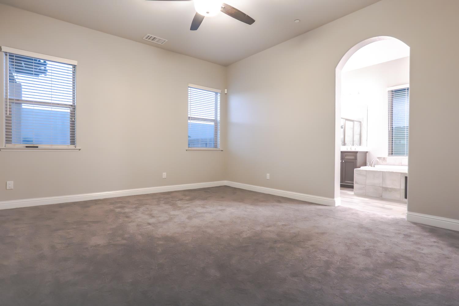 6638 W Kadota Ave, Fresno, CA 93723