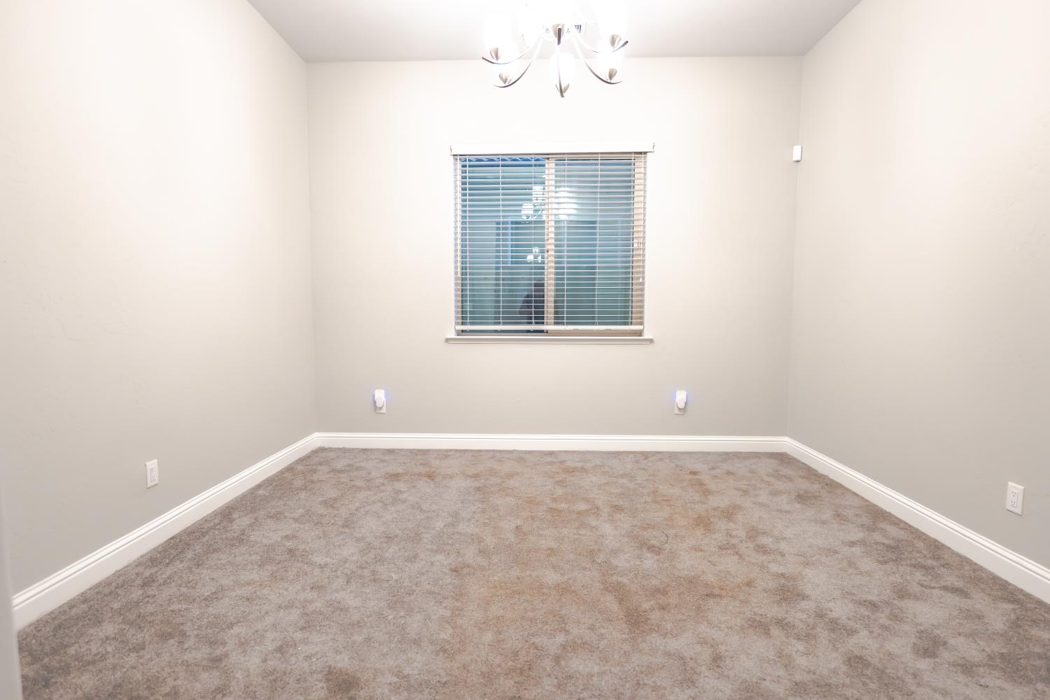 6638 W Kadota Ave, Fresno, CA 93723
