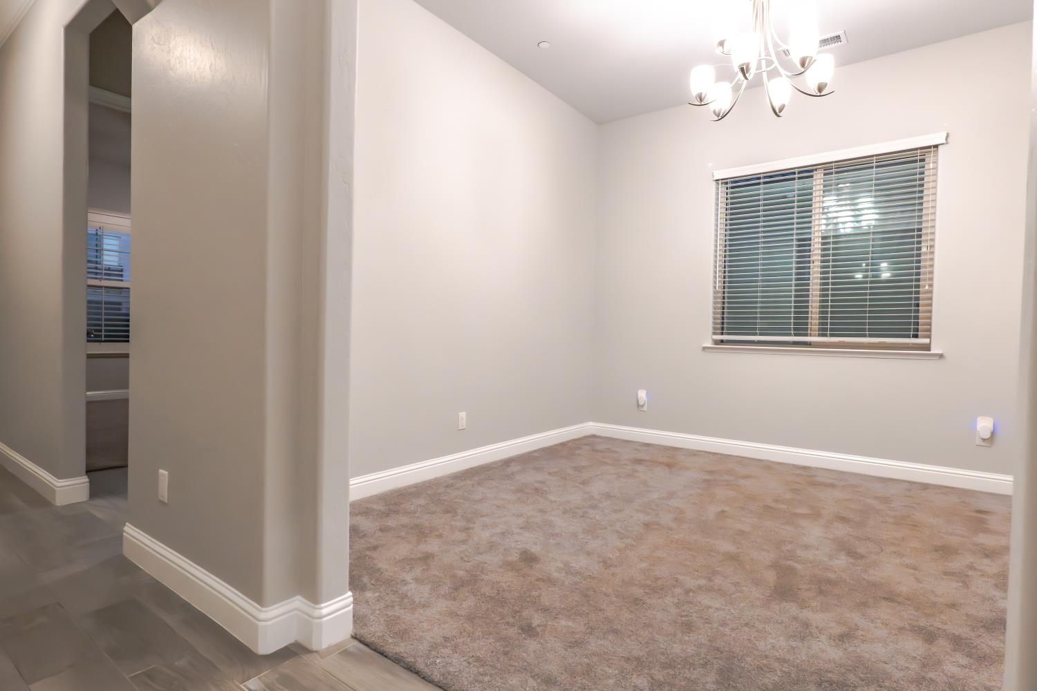 6638 W Kadota Ave, Fresno, CA 93723