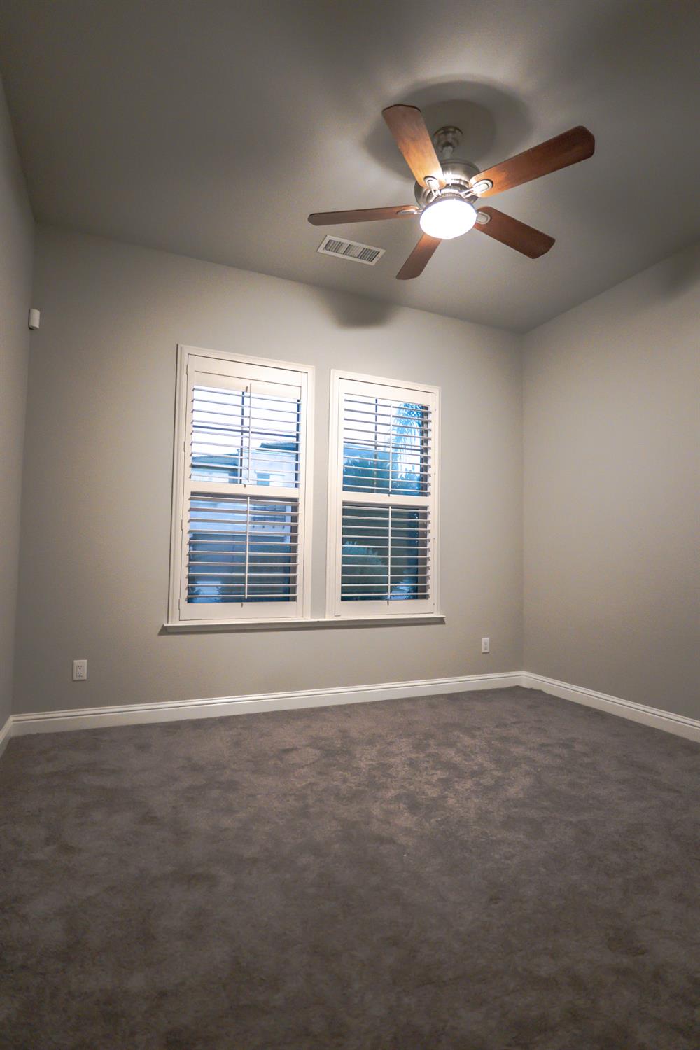 6638 W Kadota Ave, Fresno, CA 93723