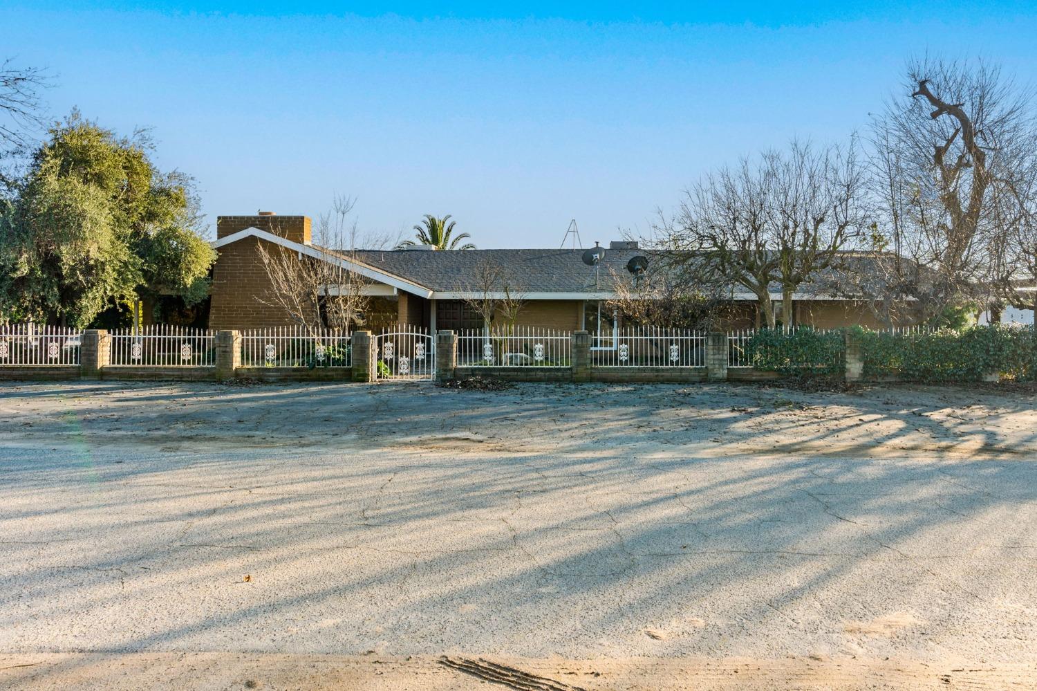 14721 E Tulare Ave, Sanger, CA 93657