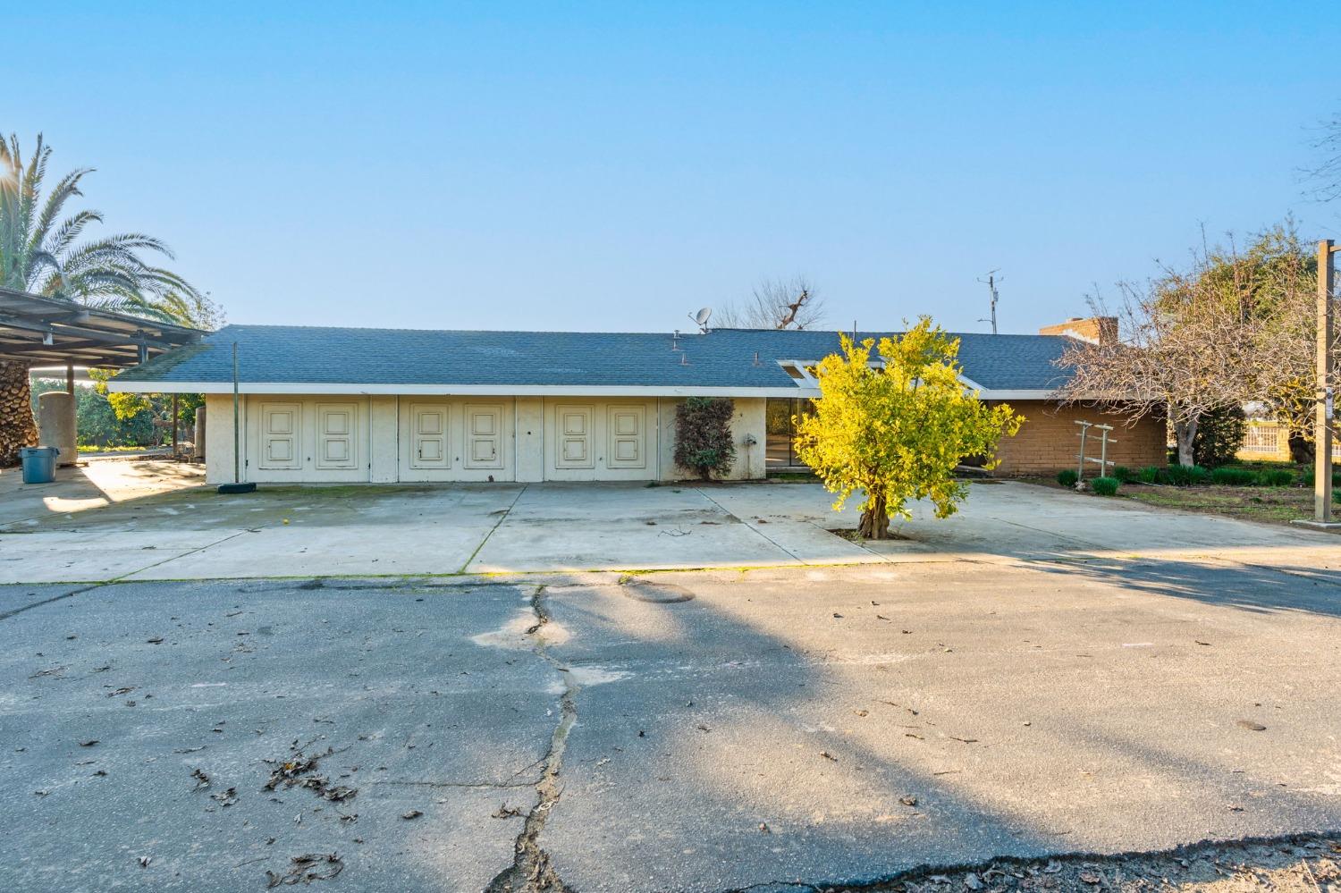 14721 E Tulare Ave, Sanger, CA 93657