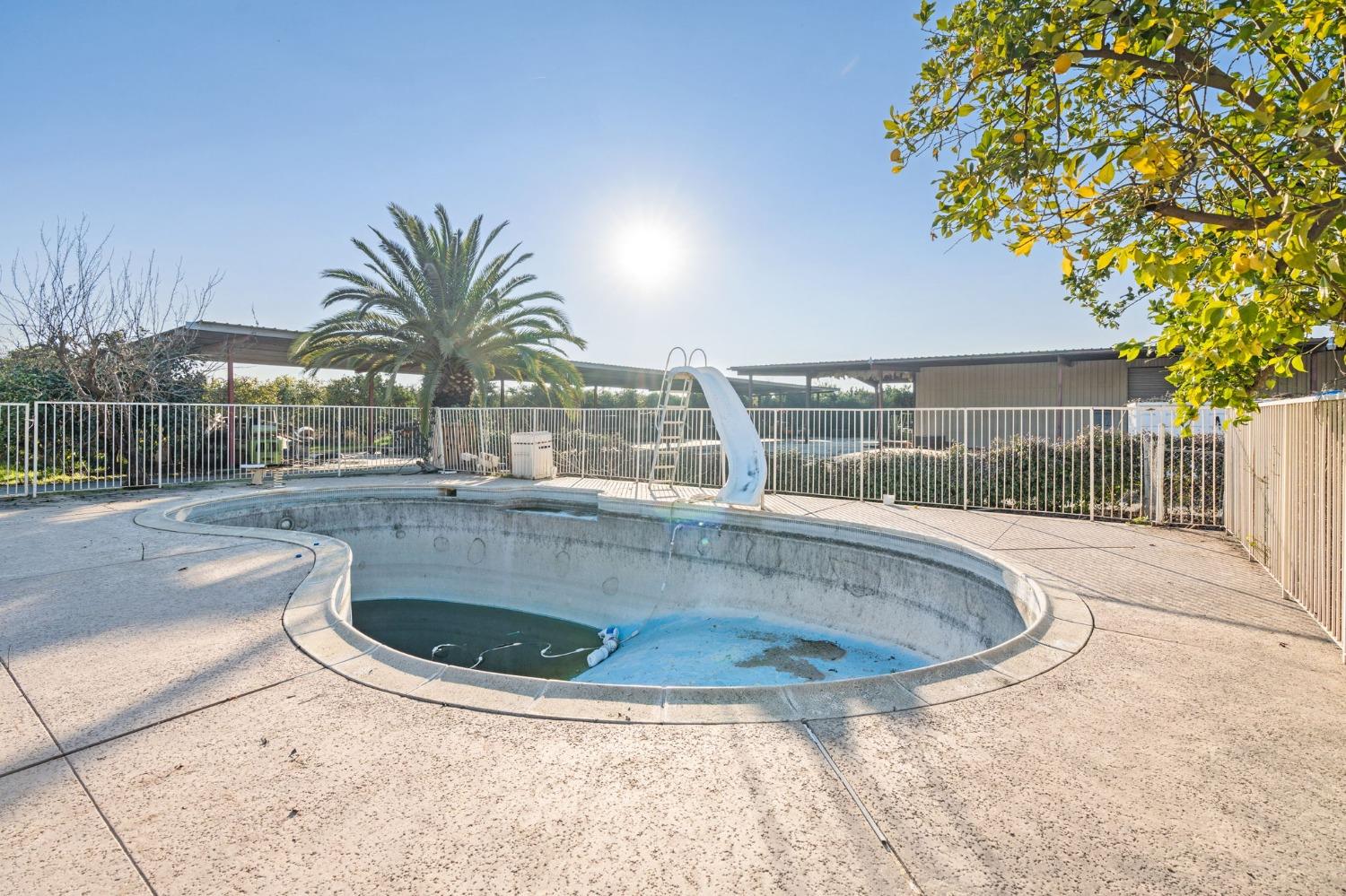 14721 E Tulare Ave, Sanger, CA 93657