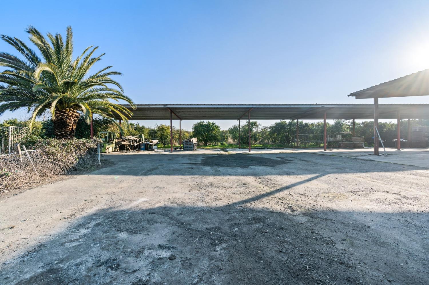 14721 E Tulare Ave, Sanger, CA 93657
