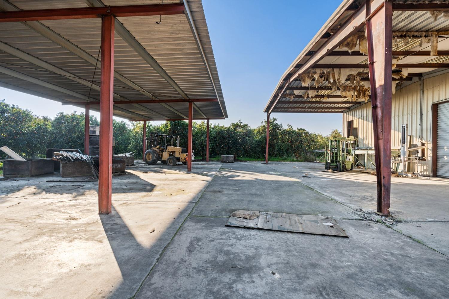 14721 E Tulare Ave, Sanger, CA 93657