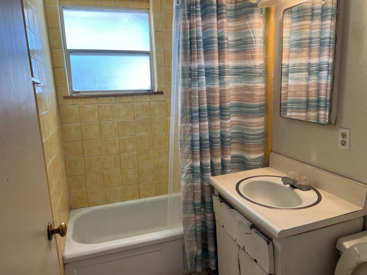 3988 N Fresno St, Fresno, CA 93726