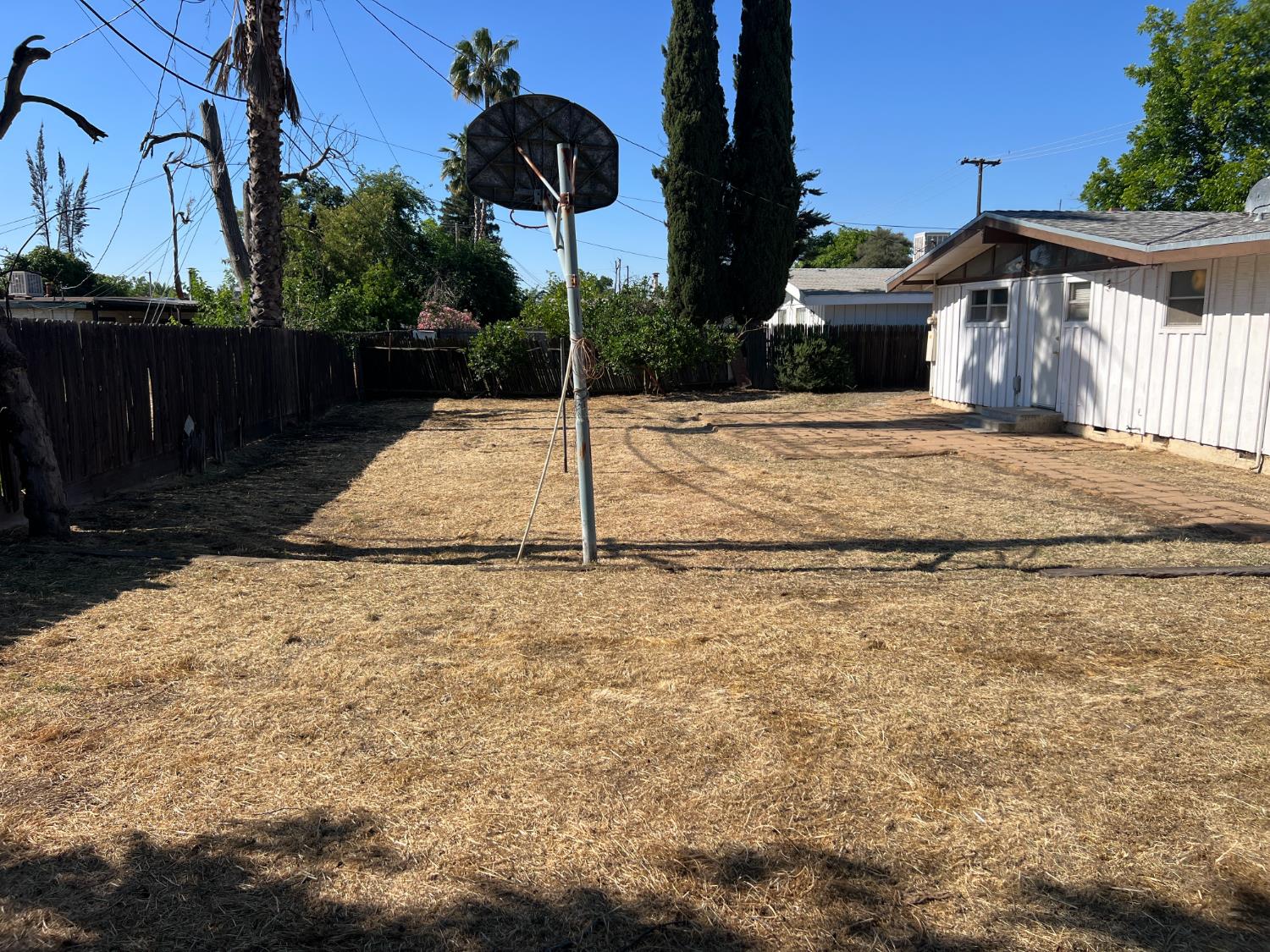 3988 N Fresno St, Fresno, CA 93726