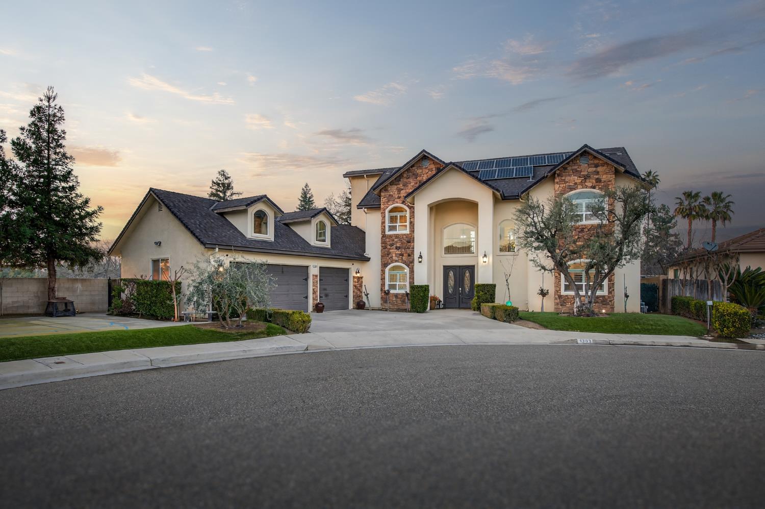 1303 Jordan Ave, Clovis, CA 93611