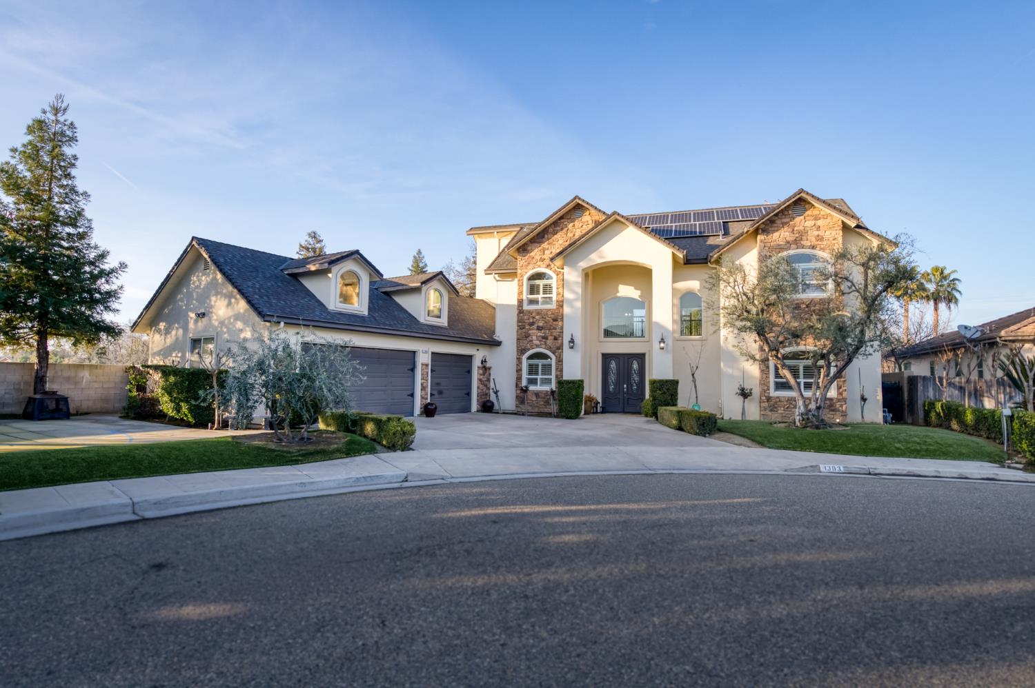 1303 Jordan Ave, Clovis, CA 93611
