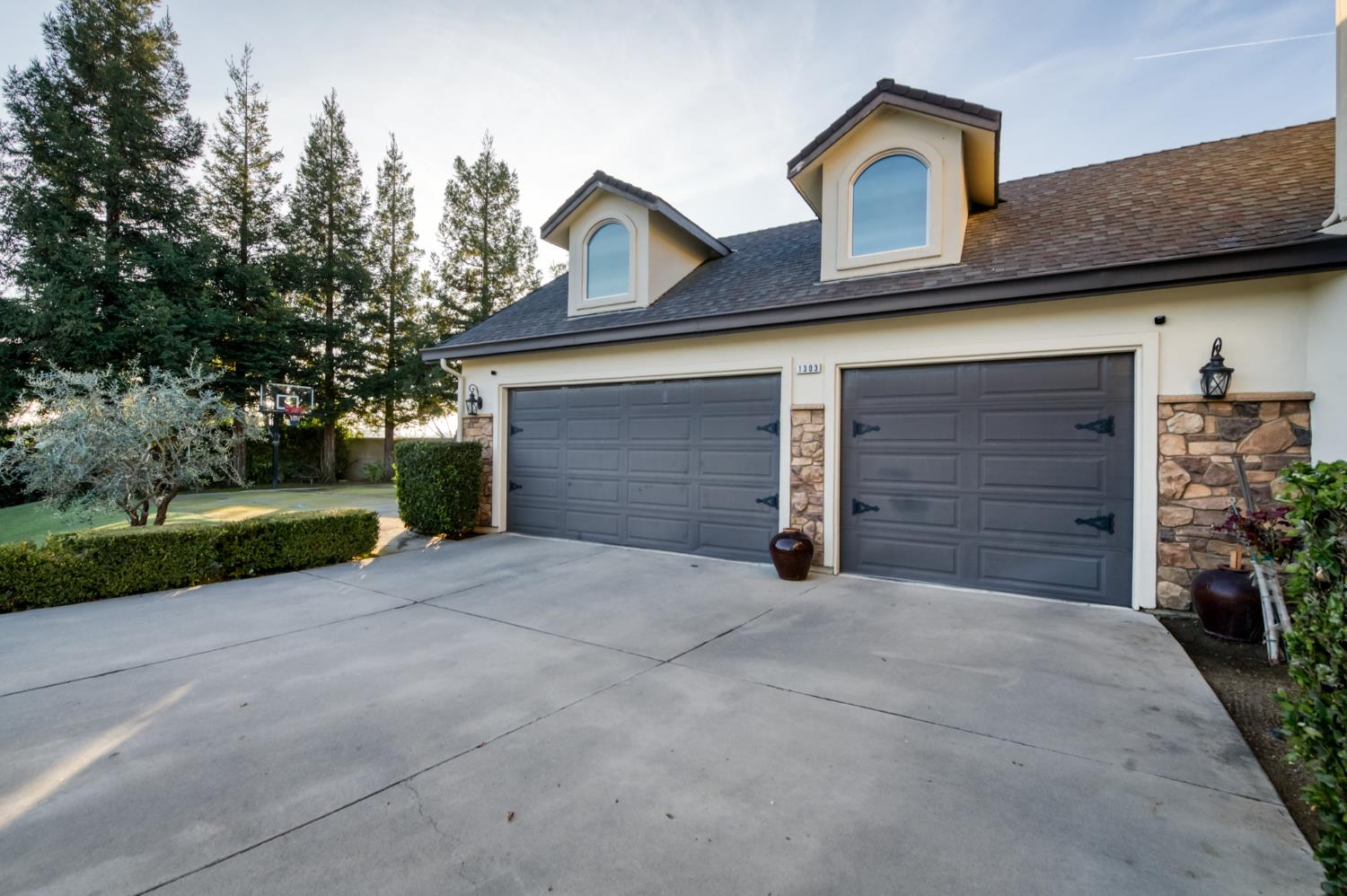 1303 Jordan Ave, Clovis, CA 93611