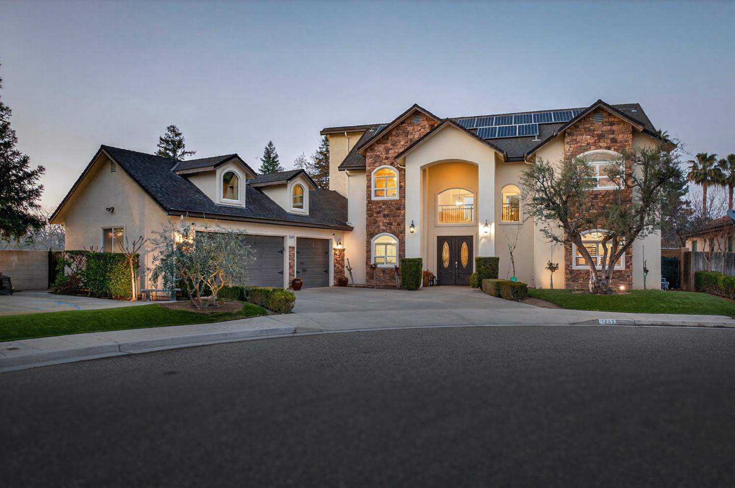 1303 Jordan Ave, Clovis, CA 93611