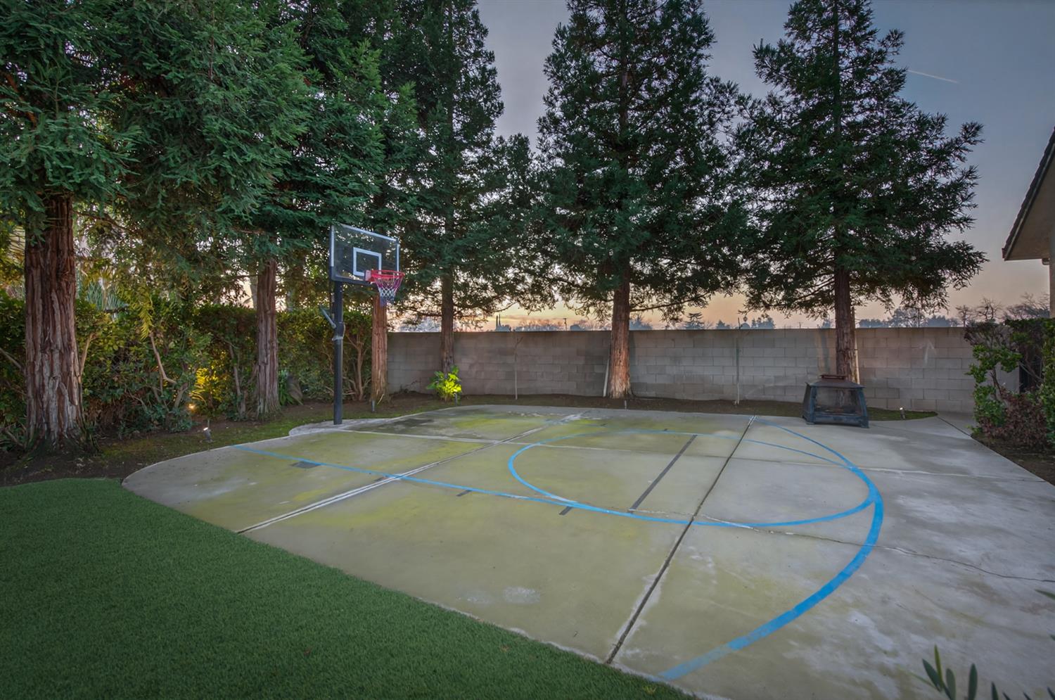1303 Jordan Ave, Clovis, CA 93611
