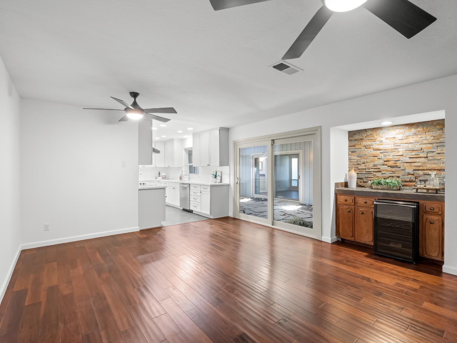 1872 Cougar Ln, Clovis, CA 93611