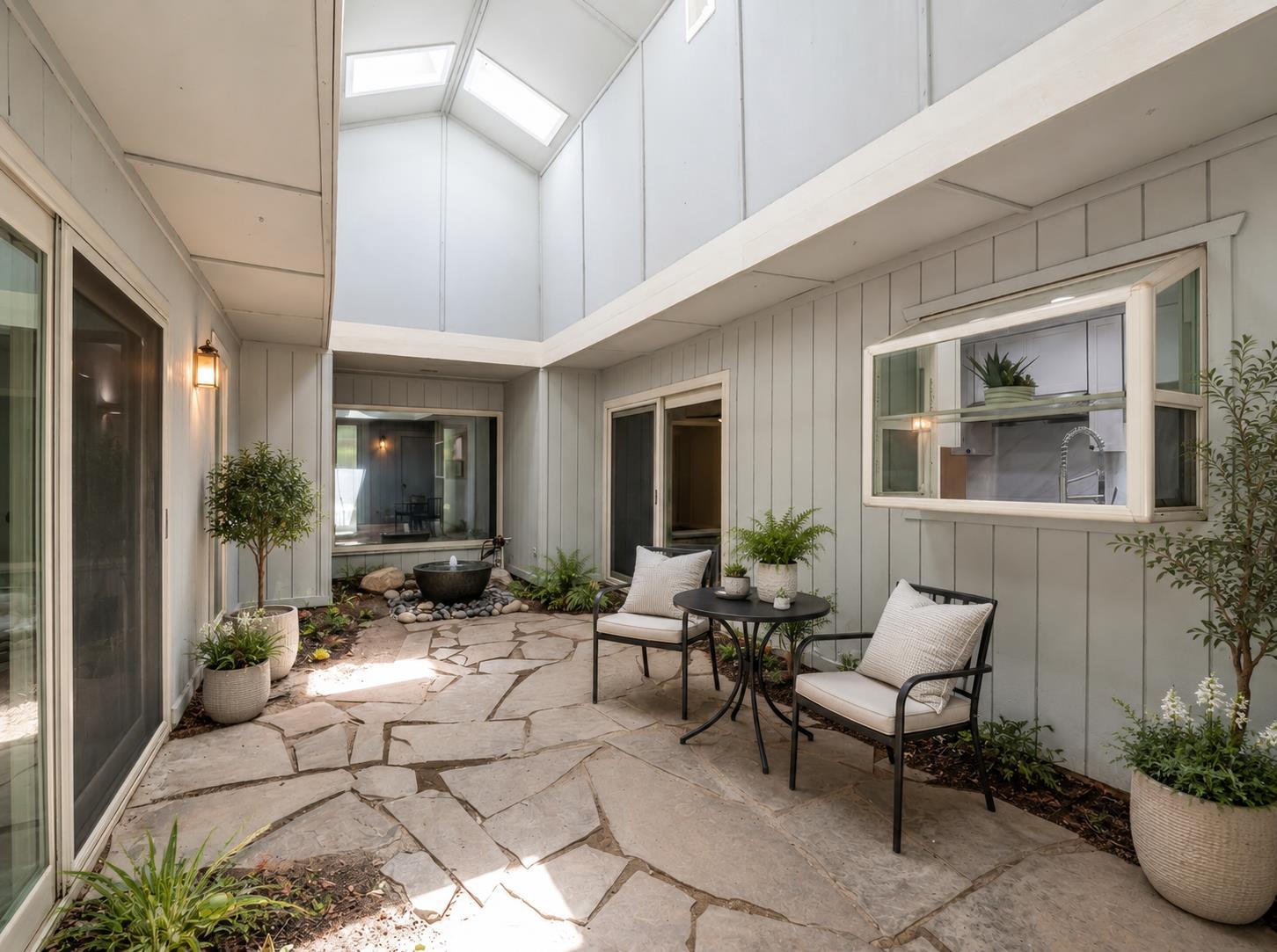 1872 Cougar Ln, Clovis, CA 93611
