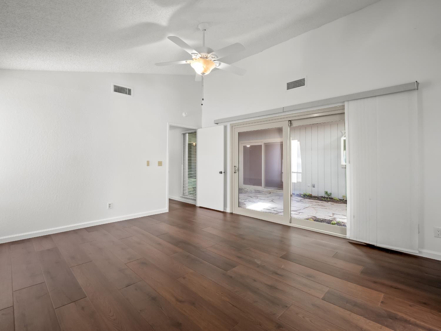 1872 Cougar Ln, Clovis, CA 93611