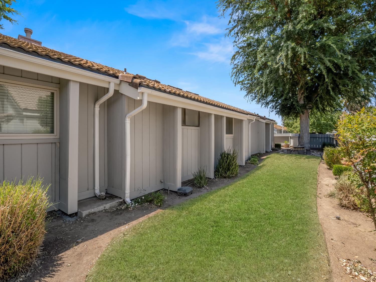 1872 Cougar Ln, Clovis, CA 93611