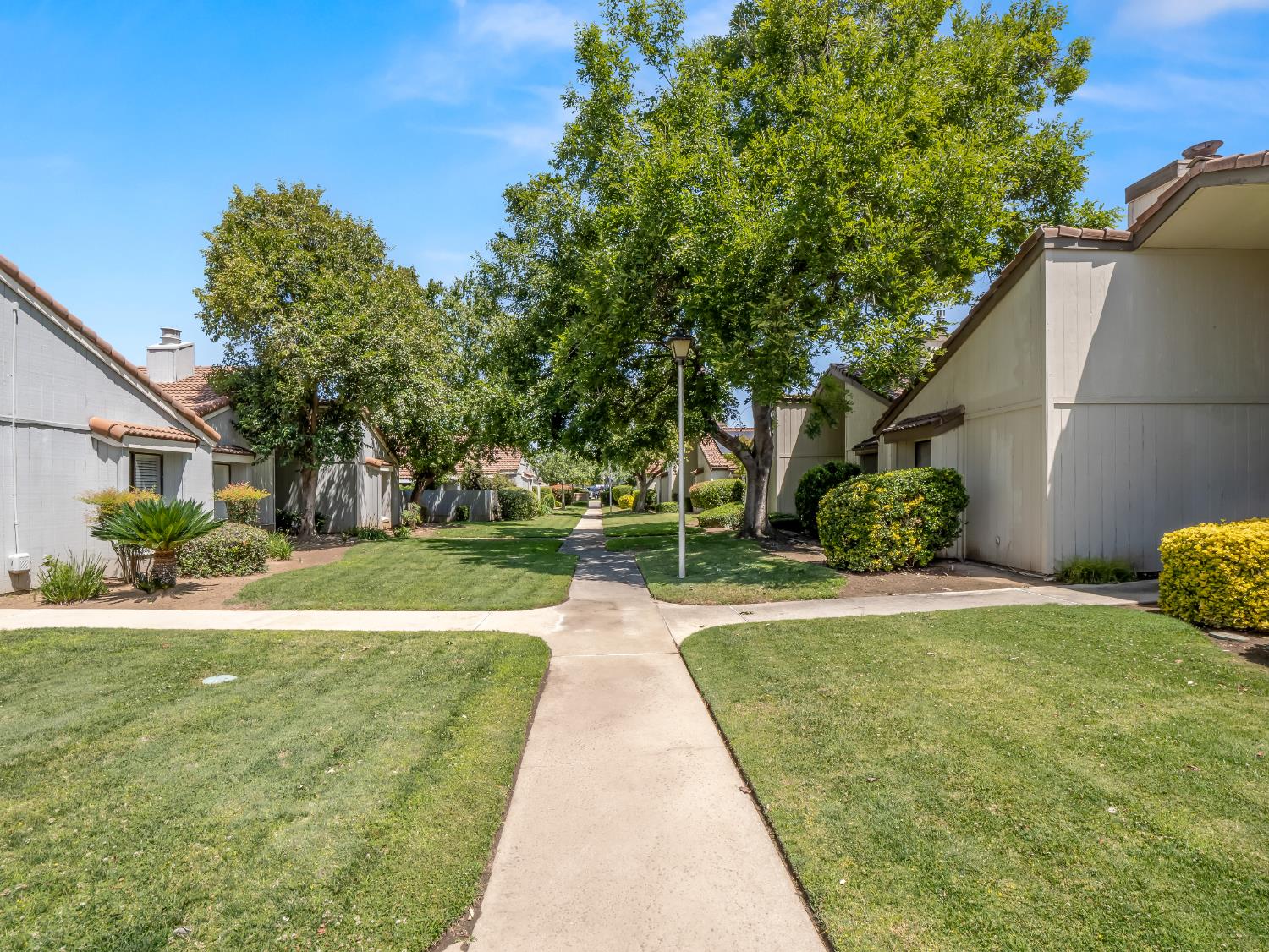 1872 Cougar Ln, Clovis, CA 93611