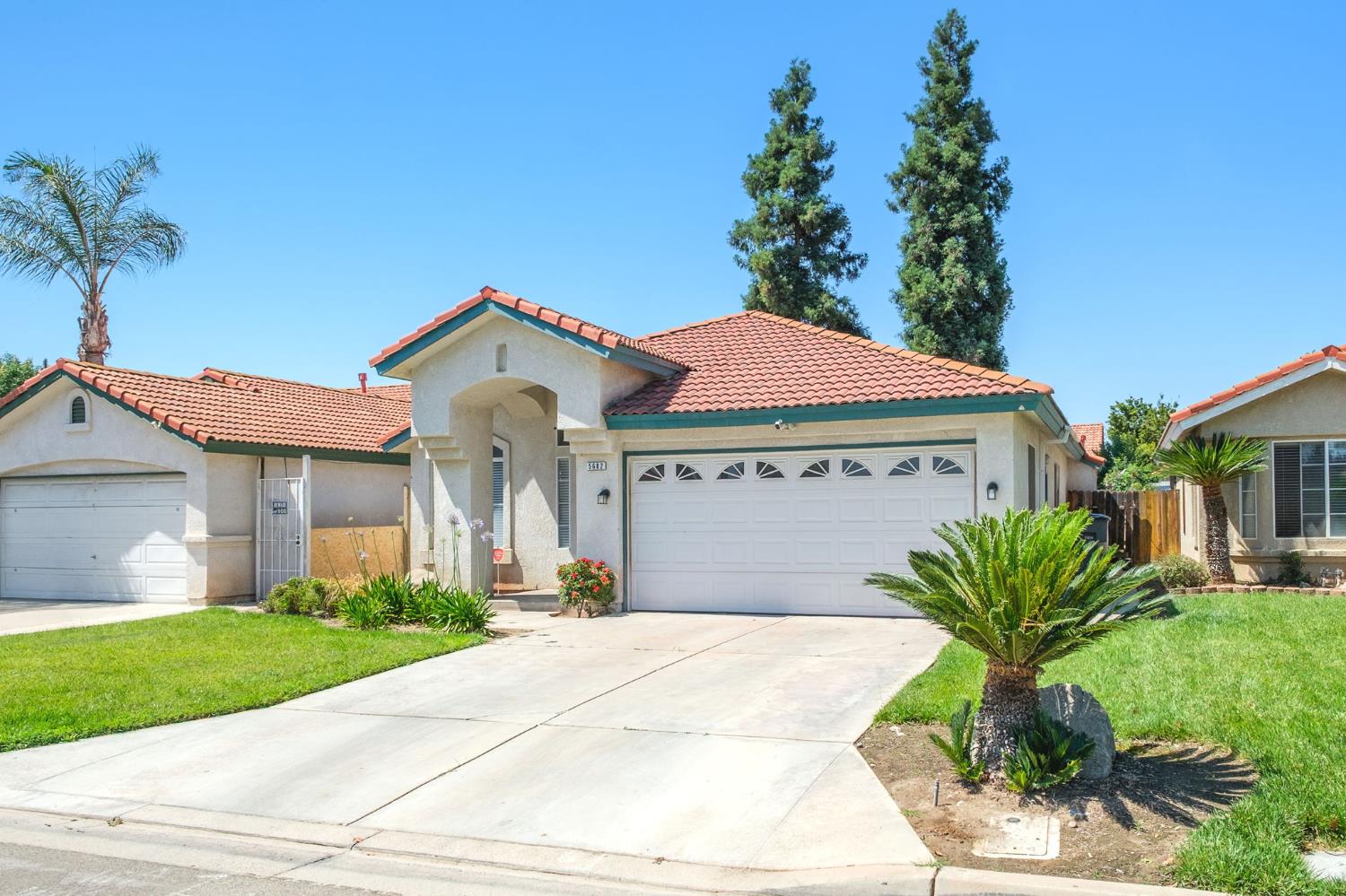 5682 W Sample Ave, Fresno, CA 93722