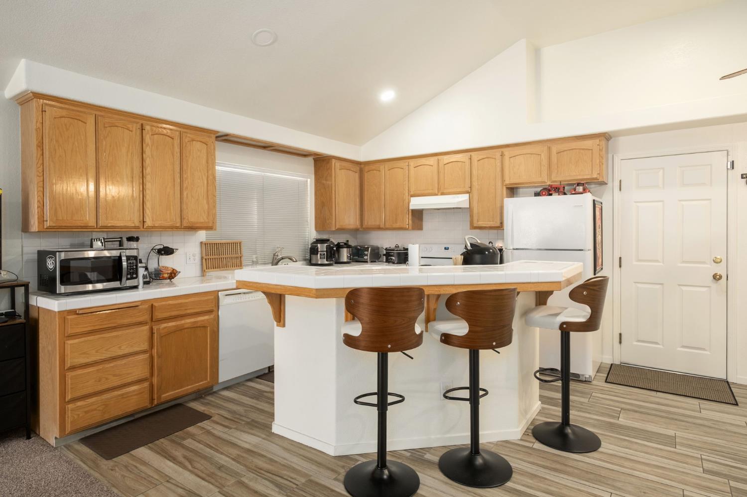 5682 W Sample Ave, Fresno, CA 93722