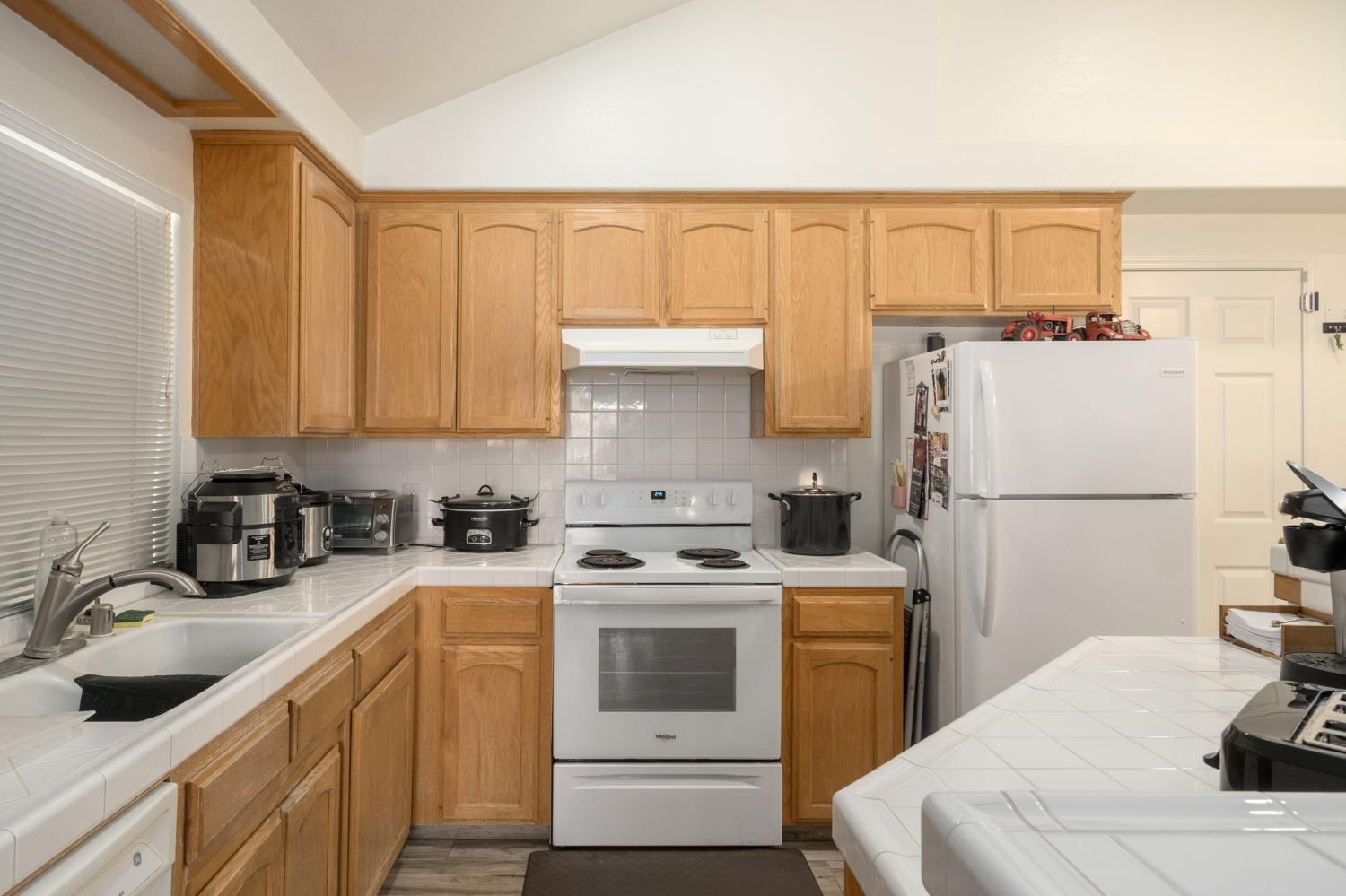 5682 W Sample Ave, Fresno, CA 93722