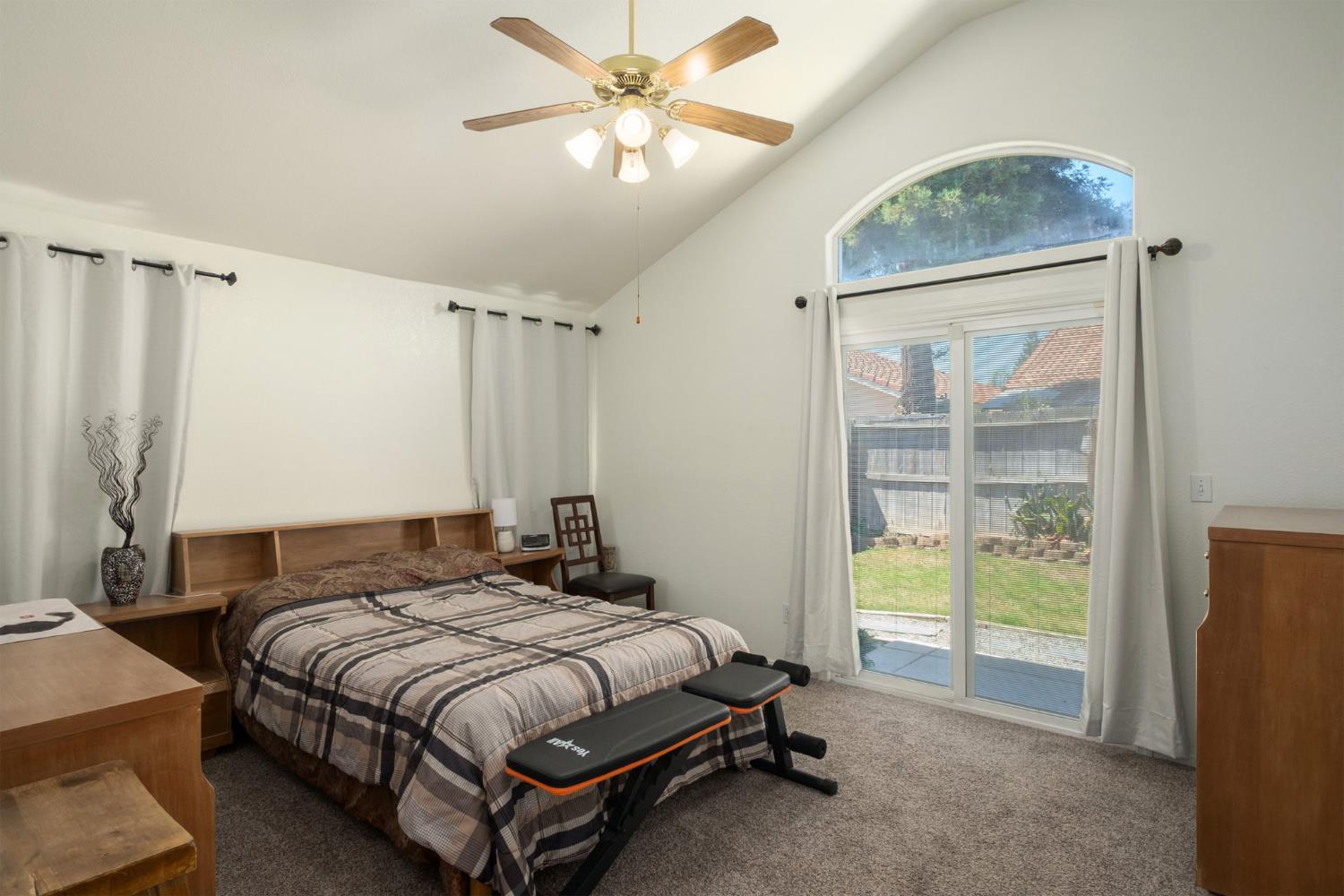 5682 W Sample Ave, Fresno, CA 93722