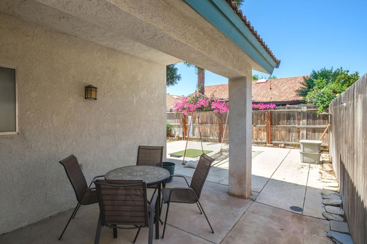 5682 W Sample Ave, Fresno, CA 93722