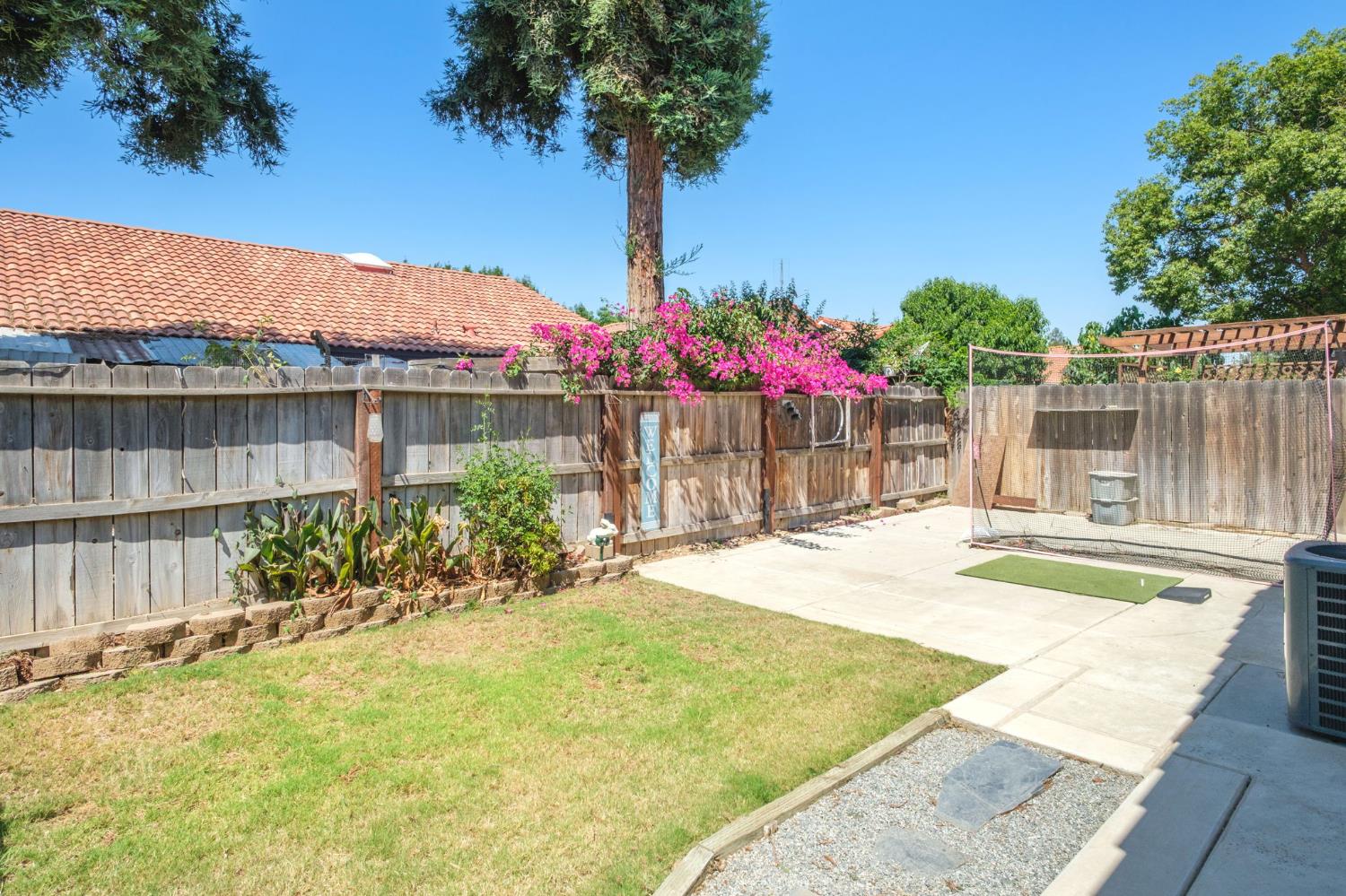 5682 W Sample Ave, Fresno, CA 93722