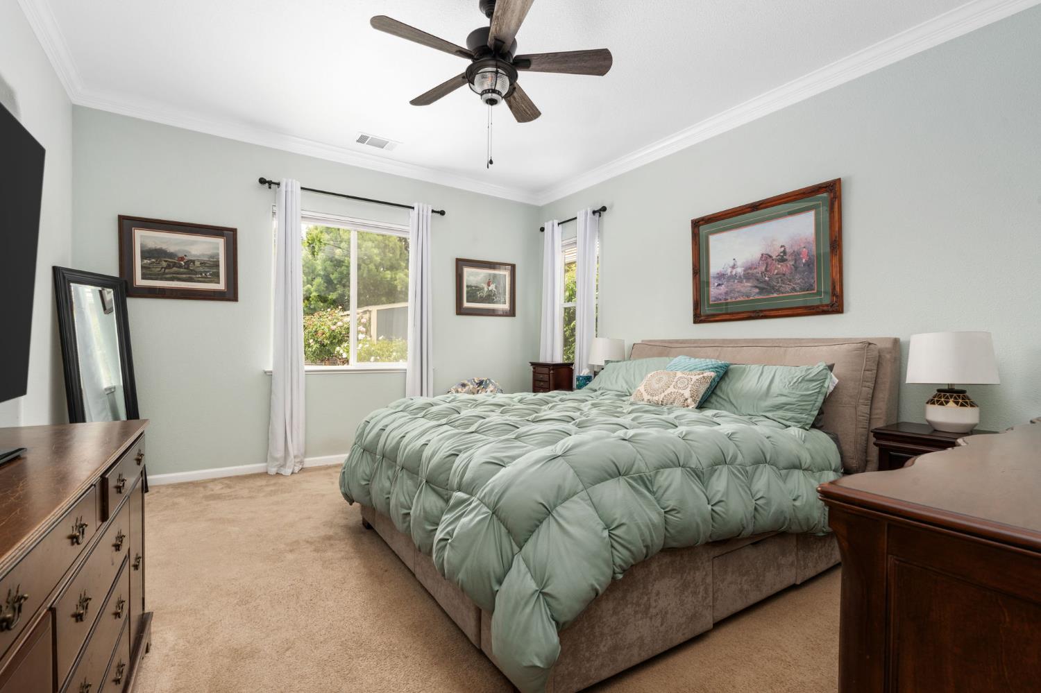 1812 N Graybark Ave, Clovis, CA 93619