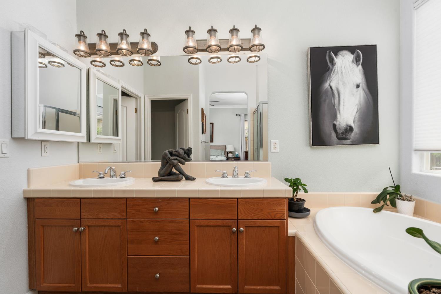 1812 N Graybark Ave, Clovis, CA 93619