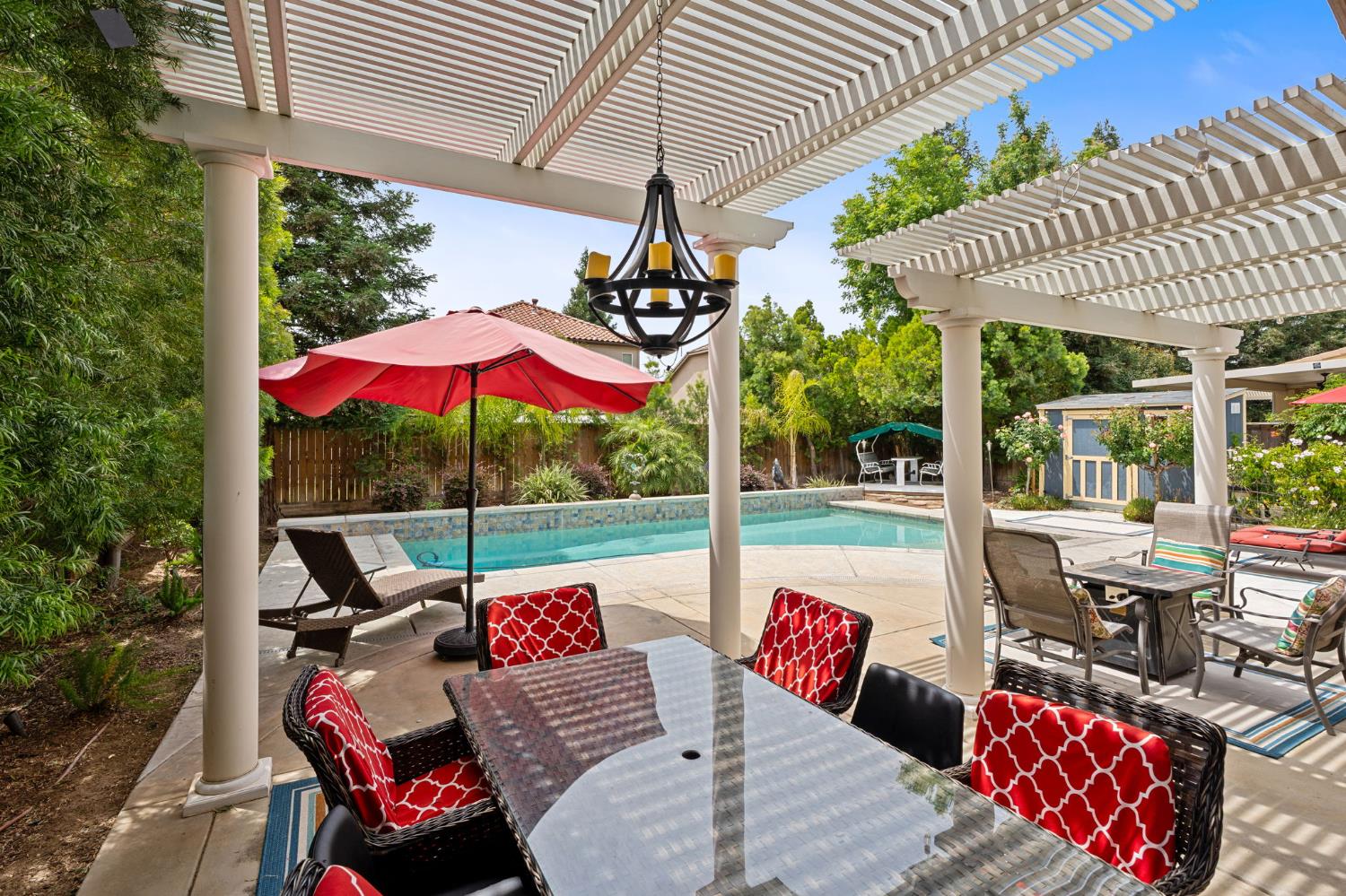 1812 N Graybark Ave, Clovis, CA 93619