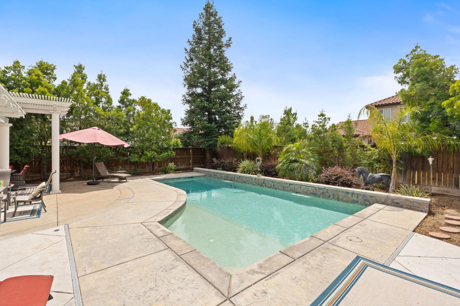 1812 N Graybark Ave, Clovis, CA 93619