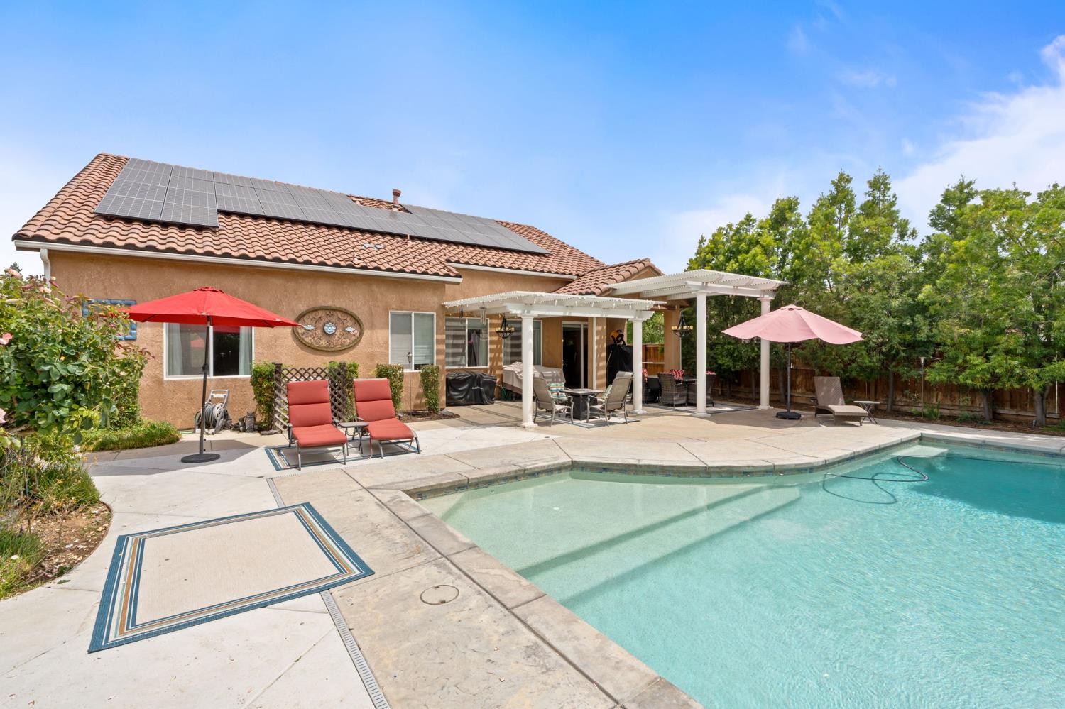 1812 N Graybark Ave, Clovis, CA 93619
