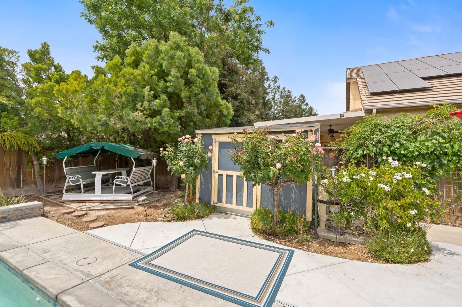 1812 N Graybark Ave, Clovis, CA 93619
