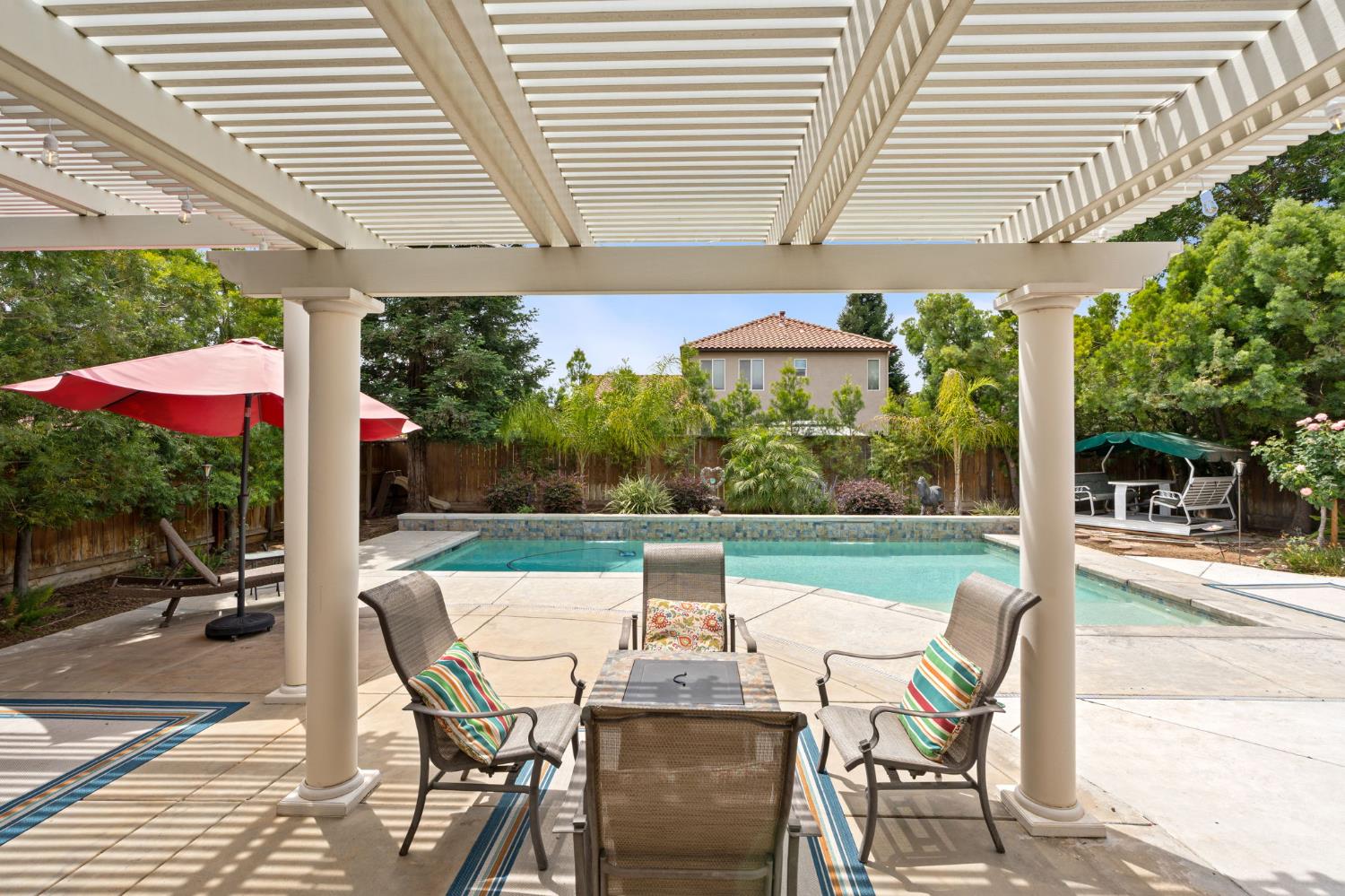 1812 N Graybark Ave, Clovis, CA 93619